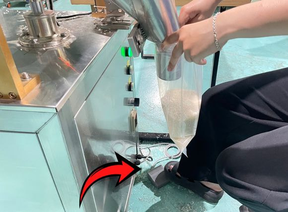 Bàn đạp pedal máy định lượng cốc đong