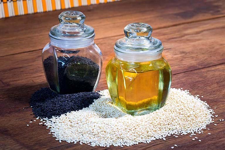 hạt mè đen và mè trắng