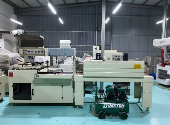 Máy bọc màng co chữ L kết nối bình khí nén