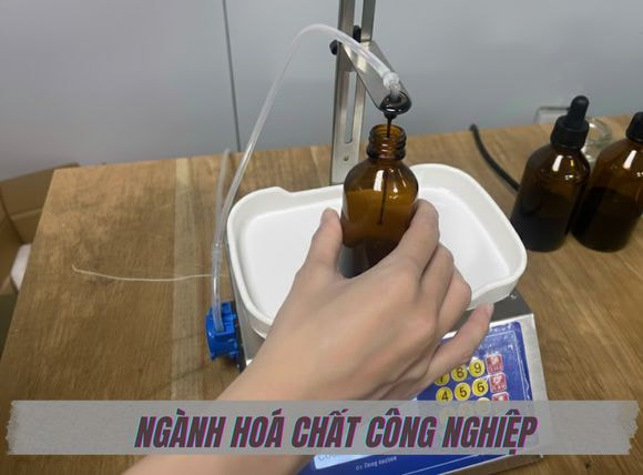 Máy chiết rót mini 1 vòi AM-P1 ngành hoá chất công nghiệp