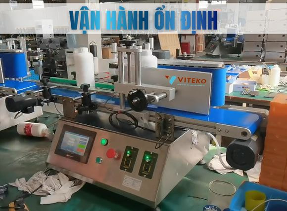 Máy dán nhãn chai tròn tự động VTK-LM150 vận hành ổn định