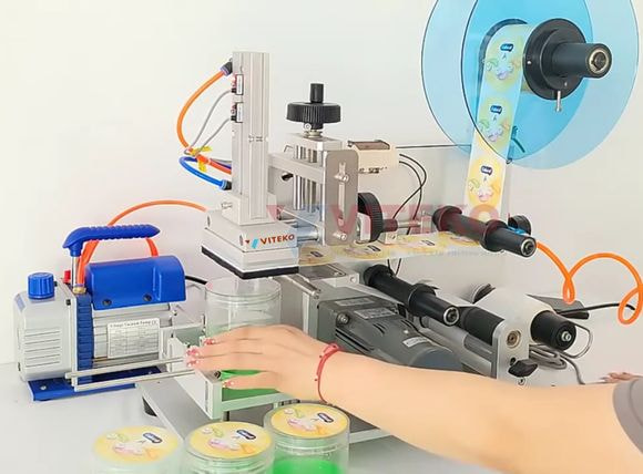 nâng cấp công nghệ máy nhãn mặt phẳng bán tự động VTK-LM60