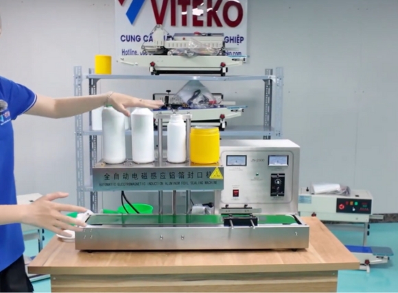 Vận hành thực tế máy seal màng nhôm tự động với nguồn điện 220V/50hz