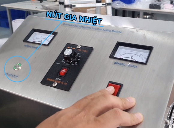 Bật nguồn và nút gia nhiệt để tiến hành seal màng