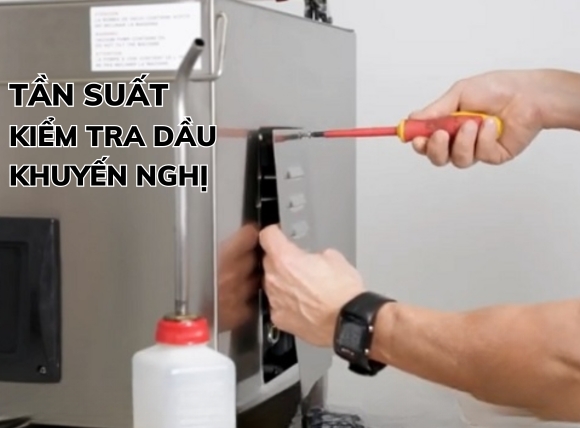 Tháo nắp của bơm hút chân không để thay đầu