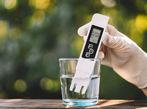 Kiểm tra độ cứng nước bằng thiết bị đo TDS