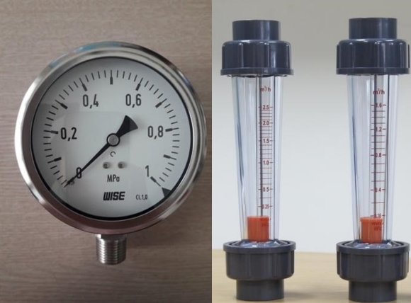 Đồng hồ đo áp suất và lưu lượng kế