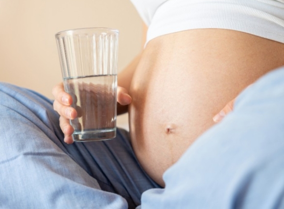 Lượng nước bà bầu nên uống mỗi ngày