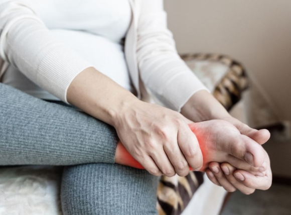 Bổ sung nước sạch giảm chuột rút và phù nề