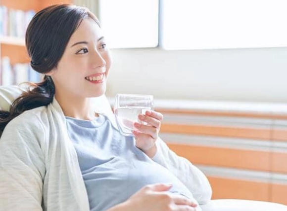 Nước lọc tinh khiết tốt cho bà bầu