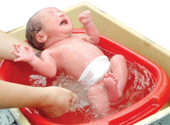 Sử dụng nước giếng khoan không lọc tắm cho trẻ