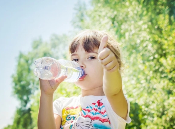 Nước sạch là dung môi cho quá trình trao đổi chất của trẻ nhỏ