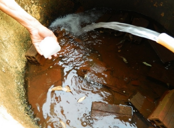 Giải pháp xử lý nước giếng khoan 1: Phương pháp dân gian (Quy mô nhỏ, nhiễm nhẹ)