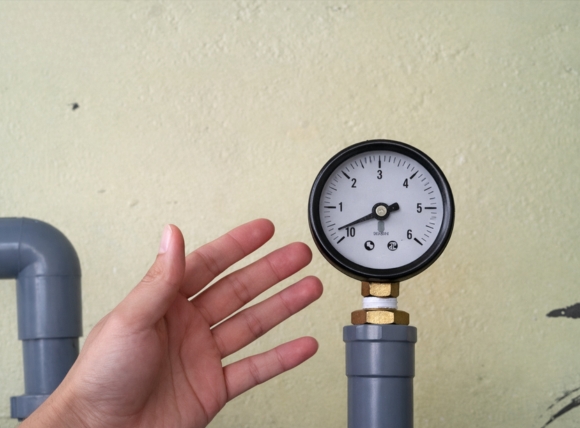 Lắp đặt và vận hành bộ lọc đầu nguồn có đồng hồ đo áp