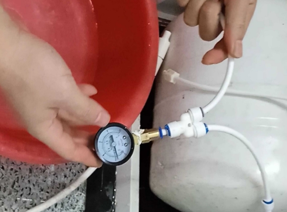 Sử dụng đồng hồ đo áp cho bộ lọc đầu nguồn