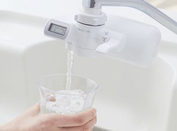 Sử dụng máy lọc nước tại vòi