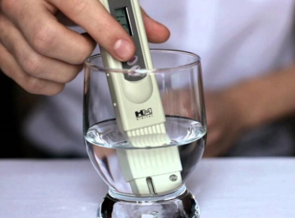 Sử dụng bút đo TDS