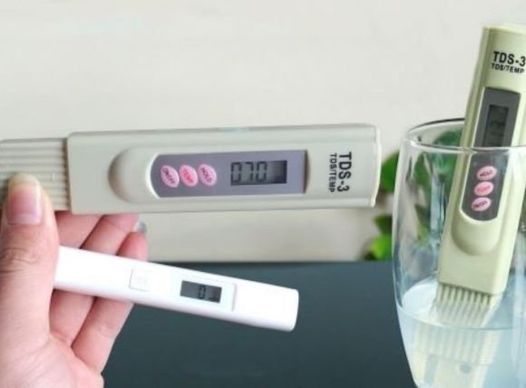Sử dụng bút đo TDS