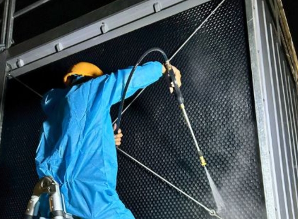 Thời điểm cần vệ sinh tháp giải nhiệt