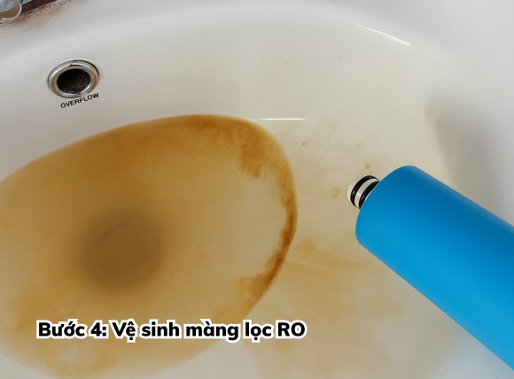 Bước 4: Vệ sinh màng lọc RO