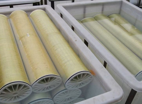 Sử dụng hóa chất chống cáu cặn màng RO