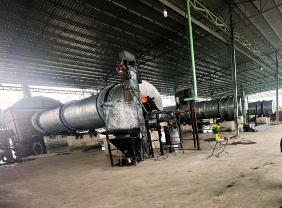 Hình ảnh thực tế quá trình than hóa than hoạt tính tại xưởng sản xuất
