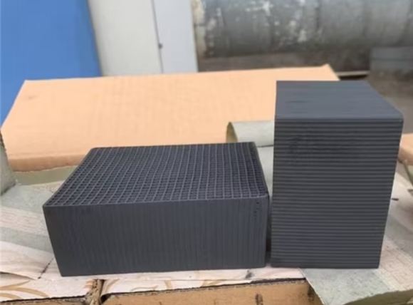 Than hoạt tính lọc nước bể cá dạng tổ ong