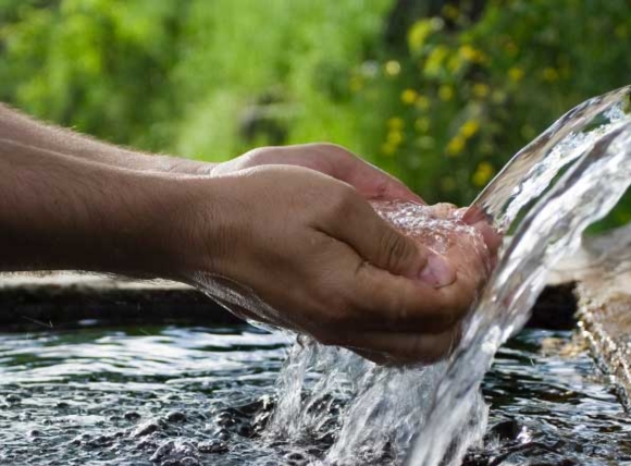 Sử dụng nước máy trong sinh hoạt