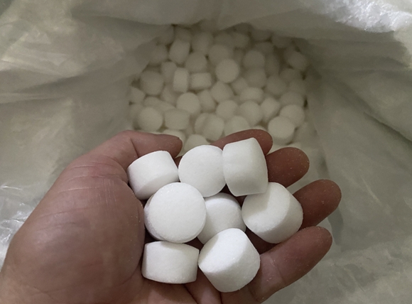 Hệ thống làm mềm nước với các cột lọc đã được tính toán chi tiết