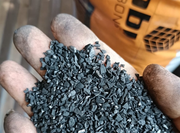 Cận cảnh hạt than hoạt tính Jacobi Thụy Điển