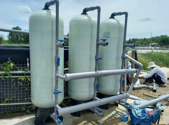 Lắp đặt thực tế hệ thống lọc nước nuôi trồng thủy sản 3 cột composite 2162
