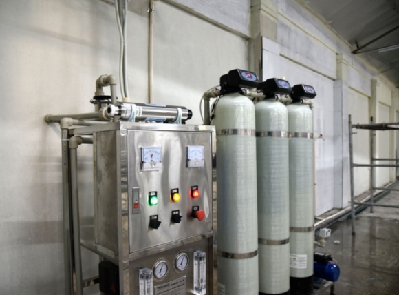 Lắp đặt cột lọc composite cho hệ thống lọc nước nhà máy công nghiệp