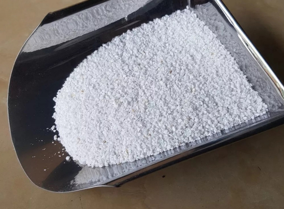 Cận cảnh hạt nâng pH trong lọc nước