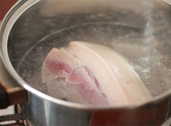 Cách thực hiện kiểm tra bằng luộc thịt lợn