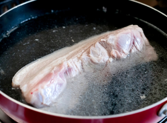 Cách thực hiện kiểm tra bằng luộc thịt lợn