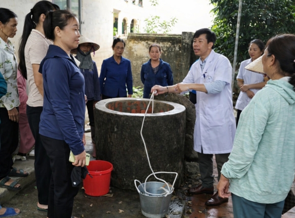 Vệ sinh và khử trùng giếng sau ngập lụt vì lũ