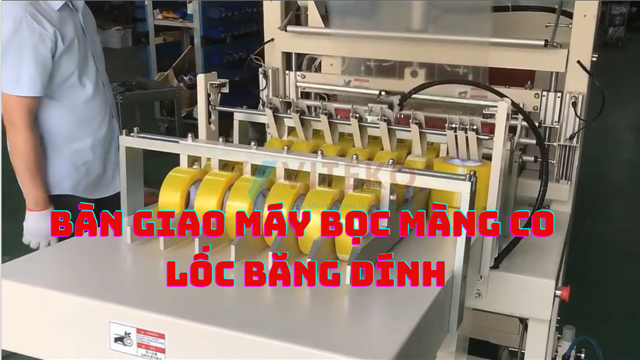 Bàn giao máy bọc màng co lốc keo dính khách hàng Bắc Giang