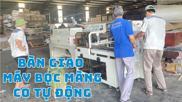 Bàn giao máy bọc màng co tự động đến nhà máy sản xuất ván gỗ